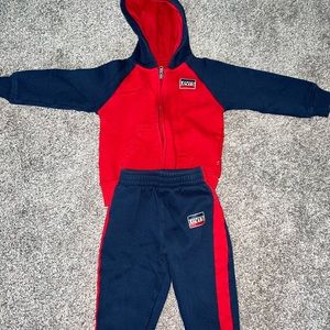 Like new 24m Levi’s set smoke/pet free